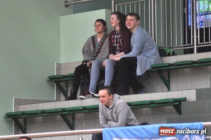 Zdjęcie w galerii na portalu naszraciborz.pl: Trwa VI Turniej Siatkarski Zakładów Pracy i Służb Mundurowych wiadomości z regionu