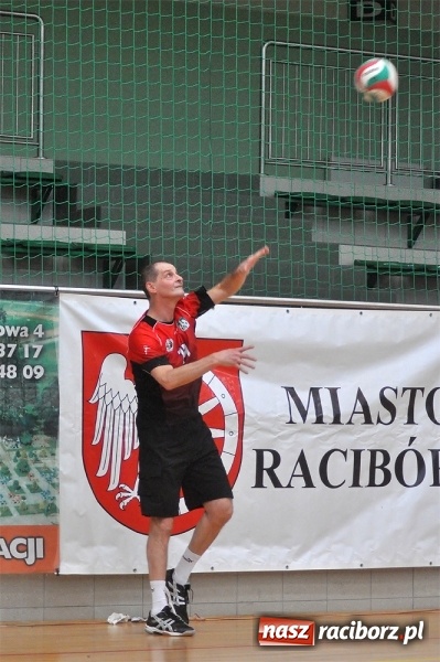 Zdjęcie w galerii na portalu naszraciborz.pl: Trwa VI Turniej Siatkarski Zakładów Pracy i Służb Mundurowych wiadomości z regionu
