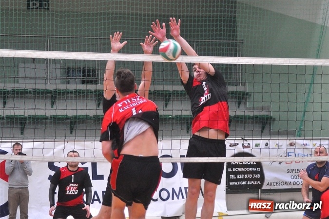 Zdjęcie w galerii na portalu naszraciborz.pl: Trwa VI Turniej Siatkarski Zakładów Pracy i Służb Mundurowych wiadomości z regionu