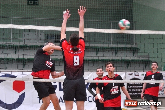 Zdjęcie w galerii na portalu naszraciborz.pl: Trwa VI Turniej Siatkarski Zakładów Pracy i Służb Mundurowych wiadomości z regionu