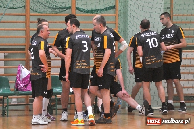 Zdjęcie w galerii na portalu naszraciborz.pl: Trwa VI Turniej Siatkarski Zakładów Pracy i Służb Mundurowych wiadomości z regionu