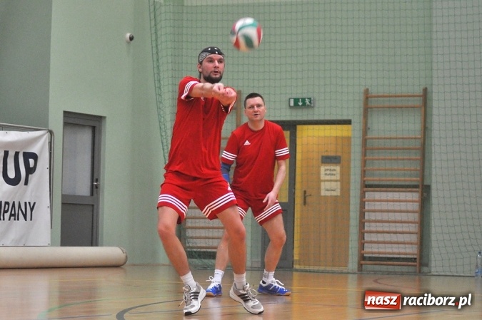 Zdjęcie w galerii na portalu naszraciborz.pl: Trwa VI Turniej Siatkarski Zakładów Pracy i Służb Mundurowych wiadomości z regionu