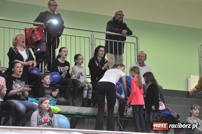 Zdjęcie w galerii na portalu naszraciborz.pl: Trwa VI Turniej Siatkarski Zakładów Pracy i Służb Mundurowych wiadomości z regionu