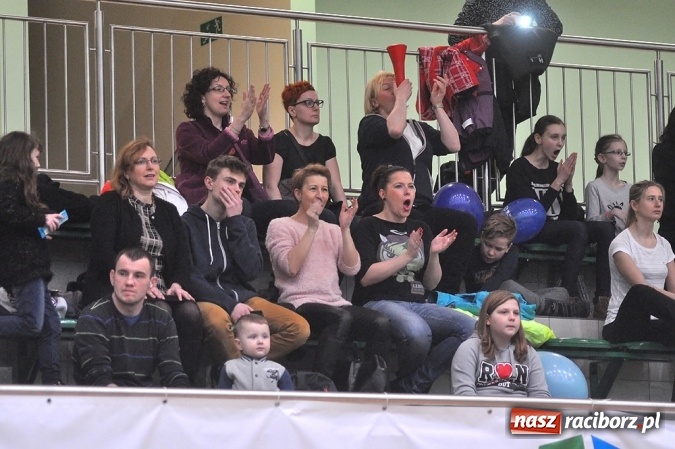 Zdjęcie w galerii na portalu naszraciborz.pl: Trwa VI Turniej Siatkarski Zakładów Pracy i Służb Mundurowych wiadomości z regionu