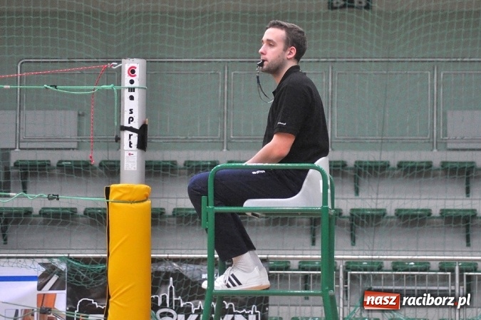 Zdjęcie w galerii na portalu naszraciborz.pl: Trwa VI Turniej Siatkarski Zakładów Pracy i Służb Mundurowych wiadomości z regionu