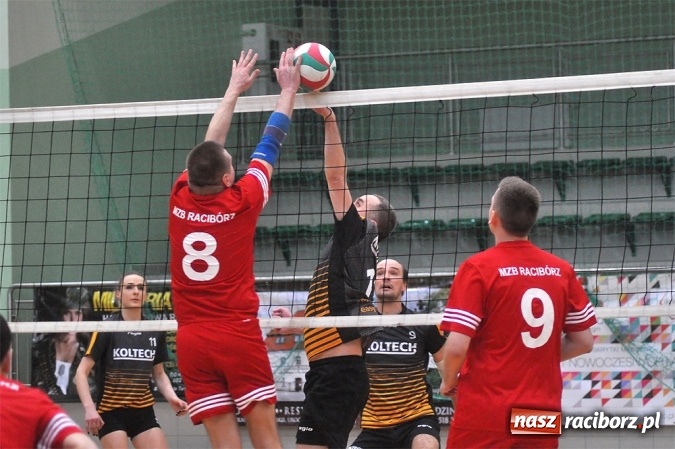 Zdjęcie w galerii na portalu naszraciborz.pl: Trwa VI Turniej Siatkarski Zakładów Pracy i Służb Mundurowych wiadomości z regionu