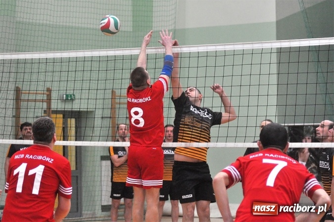 Zdjęcie w galerii na portalu naszraciborz.pl: Trwa VI Turniej Siatkarski Zakładów Pracy i Służb Mundurowych wiadomości z regionu