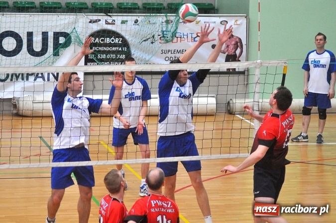 Zdjęcie w galerii na portalu naszraciborz.pl: Trwa VI Turniej Siatkarski Zakładów Pracy i Służb Mundurowych wiadomości z regionu