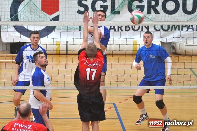 Zdjęcie w galerii na portalu naszraciborz.pl: Trwa VI Turniej Siatkarski Zakładów Pracy i Służb Mundurowych wiadomości z regionu