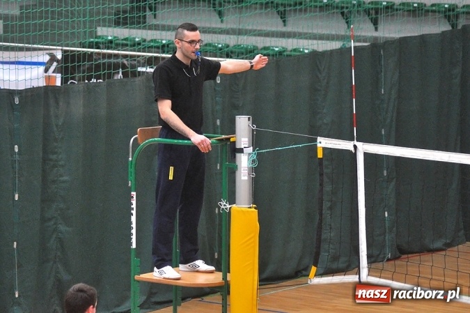 Zdjęcie w galerii na portalu naszraciborz.pl: Trwa VI Turniej Siatkarski Zakładów Pracy i Służb Mundurowych wiadomości z regionu