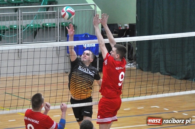Zdjęcie w galerii na portalu naszraciborz.pl: Trwa VI Turniej Siatkarski Zakładów Pracy i Służb Mundurowych wiadomości z regionu