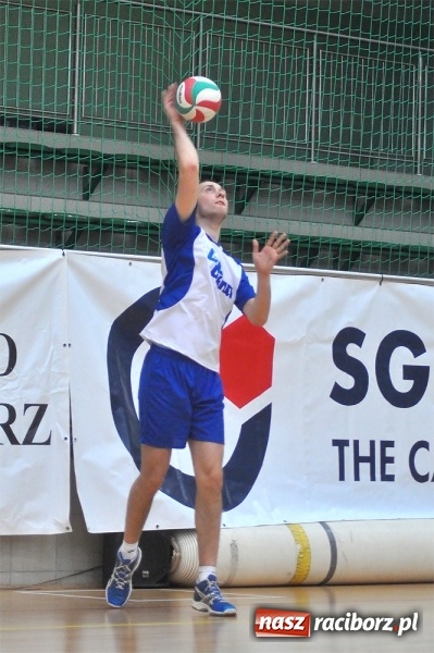 Zdjęcie w galerii na portalu naszraciborz.pl: Trwa VI Turniej Siatkarski Zakładów Pracy i Służb Mundurowych wiadomości z regionu