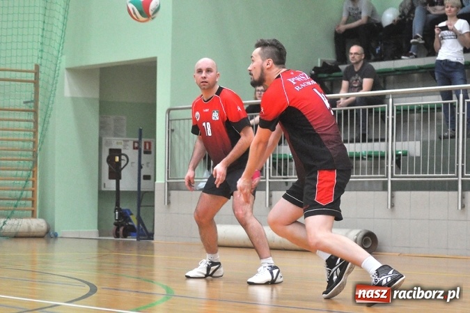 Zdjęcie w galerii na portalu naszraciborz.pl: Trwa VI Turniej Siatkarski Zakładów Pracy i Służb Mundurowych wiadomości z regionu