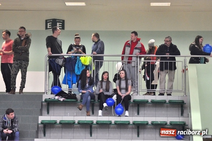 Zdjęcie w galerii na portalu naszraciborz.pl: Trwa VI Turniej Siatkarski Zakładów Pracy i Służb Mundurowych wiadomości z regionu