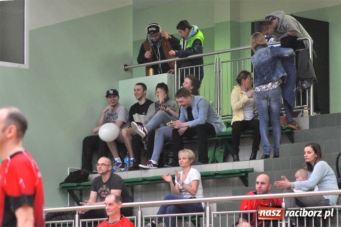 Zdjęcie w galerii na portalu naszraciborz.pl: Trwa VI Turniej Siatkarski Zakładów Pracy i Służb Mundurowych wiadomości z regionu