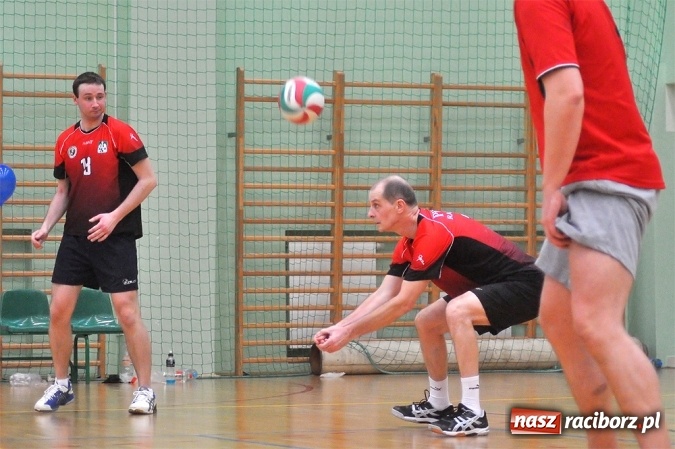 Zdjęcie w galerii na portalu naszraciborz.pl: Trwa VI Turniej Siatkarski Zakładów Pracy i Służb Mundurowych wiadomości z regionu