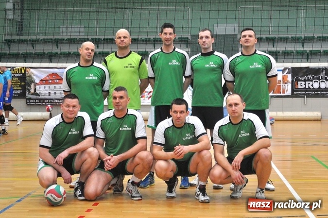 Zdjęcie w galerii na portalu naszraciborz.pl: Trwa VI Turniej Siatkarski Zakładów Pracy i Służb Mundurowych wiadomości z regionu