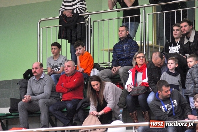 Zdjęcie w galerii na portalu naszraciborz.pl: Trwa VI Turniej Siatkarski Zakładów Pracy i Służb Mundurowych wiadomości z regionu