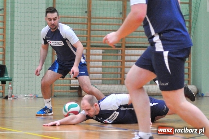 Zdjęcie w galerii na portalu naszraciborz.pl: Trwa VI Turniej Siatkarski Zakładów Pracy i Służb Mundurowych wiadomości z regionu