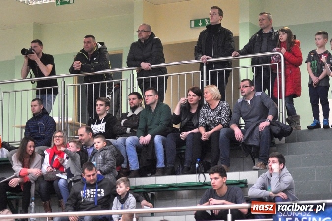 Zdjęcie w galerii na portalu naszraciborz.pl: Trwa VI Turniej Siatkarski Zakładów Pracy i Służb Mundurowych wiadomości z regionu