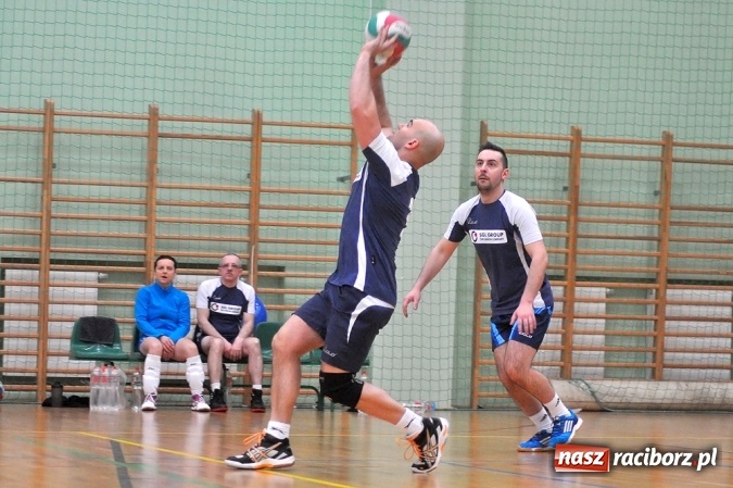 Zdjęcie w galerii na portalu naszraciborz.pl: Trwa VI Turniej Siatkarski Zakładów Pracy i Służb Mundurowych wiadomości z regionu