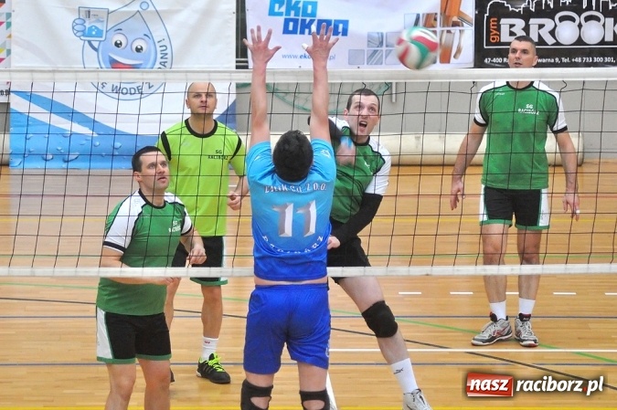 Zdjęcie w galerii na portalu naszraciborz.pl: Trwa VI Turniej Siatkarski Zakładów Pracy i Służb Mundurowych wiadomości z regionu