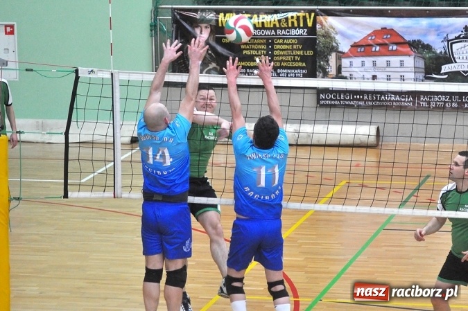 Zdjęcie w galerii na portalu naszraciborz.pl: Trwa VI Turniej Siatkarski Zakładów Pracy i Służb Mundurowych wiadomości z regionu