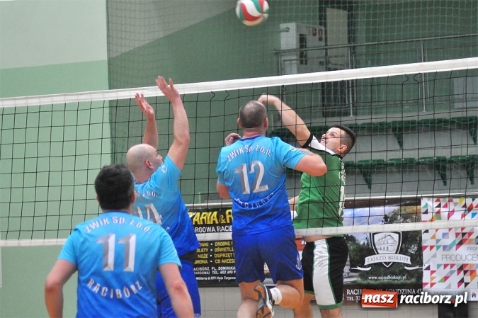 Zdjęcie w galerii na portalu naszraciborz.pl: Trwa VI Turniej Siatkarski Zakładów Pracy i Służb Mundurowych wiadomości z regionu