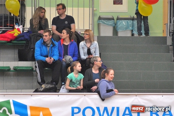 Zdjęcie w galerii na portalu naszraciborz.pl: Trwa VI Turniej Siatkarski Zakładów Pracy i Służb Mundurowych wiadomości z regionu