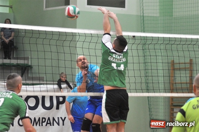 Zdjęcie w galerii na portalu naszraciborz.pl: Trwa VI Turniej Siatkarski Zakładów Pracy i Służb Mundurowych wiadomości z regionu