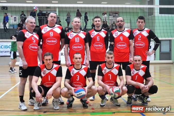 Zdjęcie w galerii na portalu naszraciborz.pl: Trwa VI Turniej Siatkarski Zakładów Pracy i Służb Mundurowych wiadomości z regionu