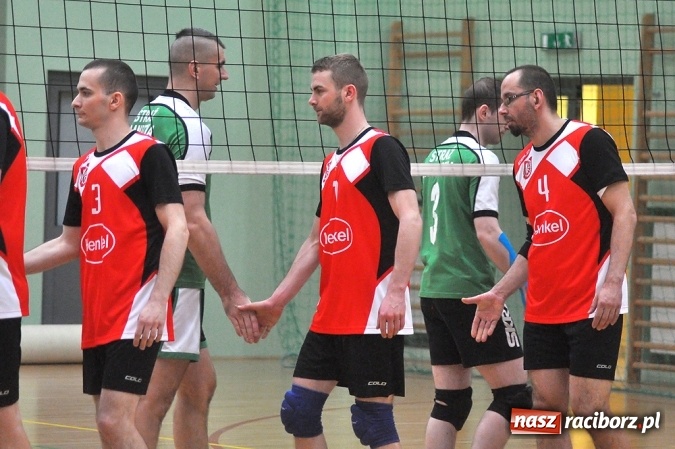 Zdjęcie w galerii na portalu naszraciborz.pl: Trwa VI Turniej Siatkarski Zakładów Pracy i Służb Mundurowych wiadomości z regionu