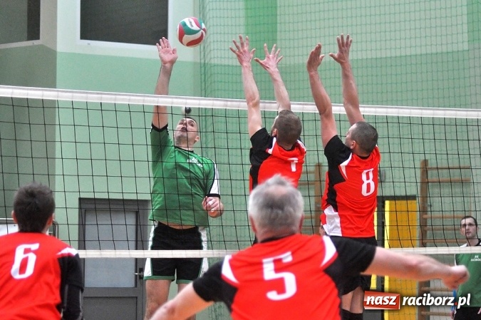 Zdjęcie w galerii na portalu naszraciborz.pl: Trwa VI Turniej Siatkarski Zakładów Pracy i Służb Mundurowych wiadomości z regionu