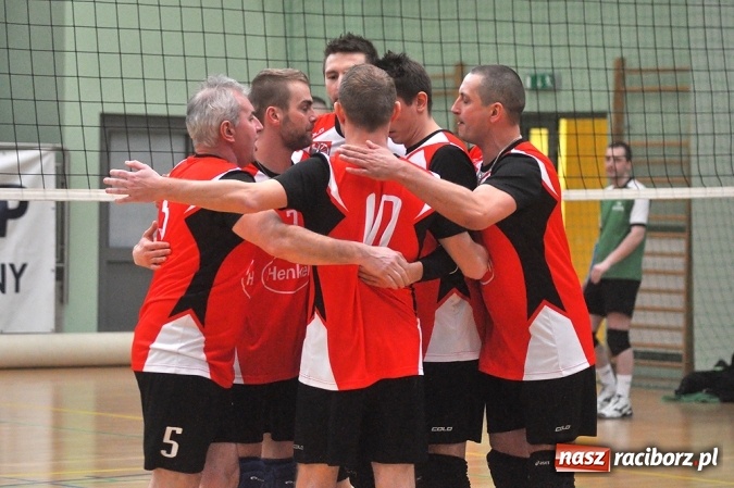 Zdjęcie w galerii na portalu naszraciborz.pl: Trwa VI Turniej Siatkarski Zakładów Pracy i Służb Mundurowych wiadomości z regionu