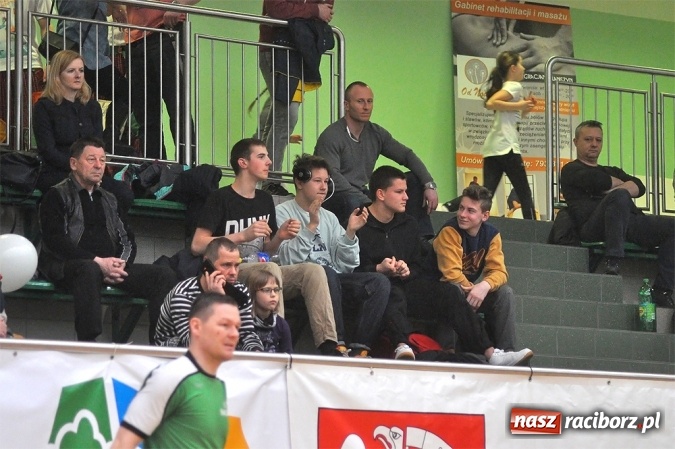 Zdjęcie w galerii na portalu naszraciborz.pl: Trwa VI Turniej Siatkarski Zakładów Pracy i Służb Mundurowych wiadomości z regionu