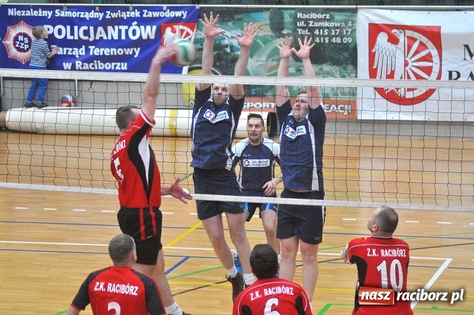 Zdjęcie w galerii na portalu naszraciborz.pl: Trwa VI Turniej Siatkarski Zakładów Pracy i Służb Mundurowych wiadomości z regionu