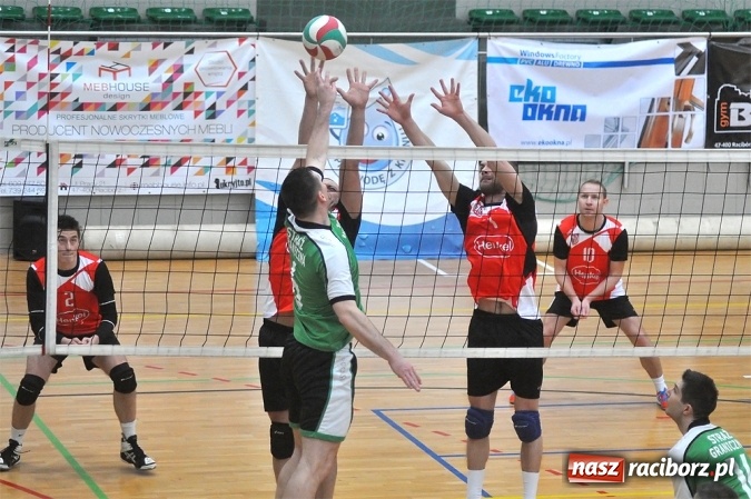 Zdjęcie w galerii na portalu naszraciborz.pl: Trwa VI Turniej Siatkarski Zakładów Pracy i Służb Mundurowych wiadomości z regionu