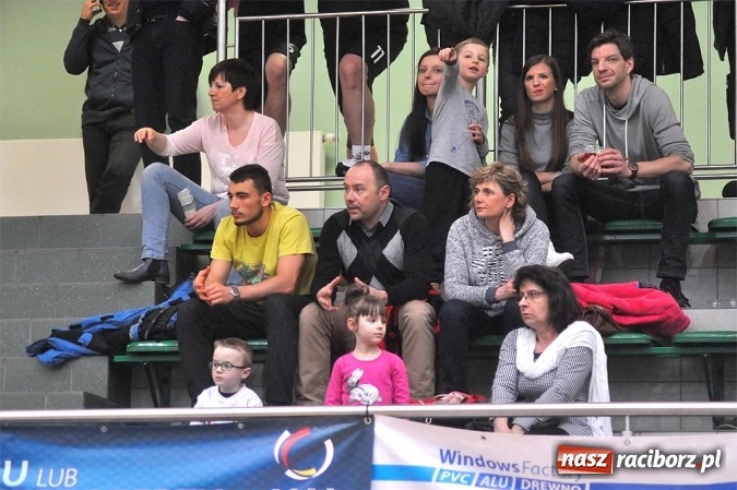 Zdjęcie w galerii na portalu naszraciborz.pl: Trwa VI Turniej Siatkarski Zakładów Pracy i Służb Mundurowych wiadomości z regionu