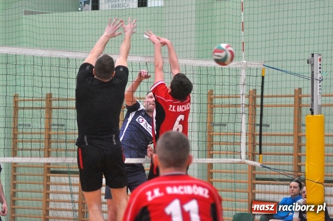 Zdjęcie w galerii na portalu naszraciborz.pl: Trwa VI Turniej Siatkarski Zakładów Pracy i Służb Mundurowych wiadomości z regionu