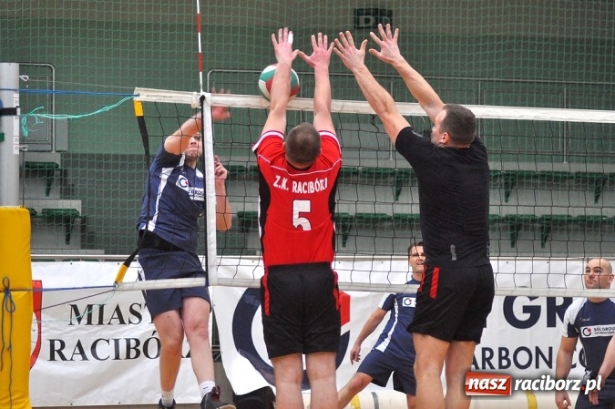 Zdjęcie w galerii na portalu naszraciborz.pl: Trwa VI Turniej Siatkarski Zakładów Pracy i Służb Mundurowych wiadomości z regionu