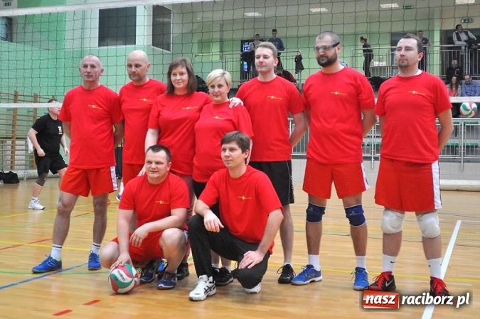 Zdjęcie w galerii na portalu naszraciborz.pl: Trwa VI Turniej Siatkarski Zakładów Pracy i Służb Mundurowych wiadomości z regionu