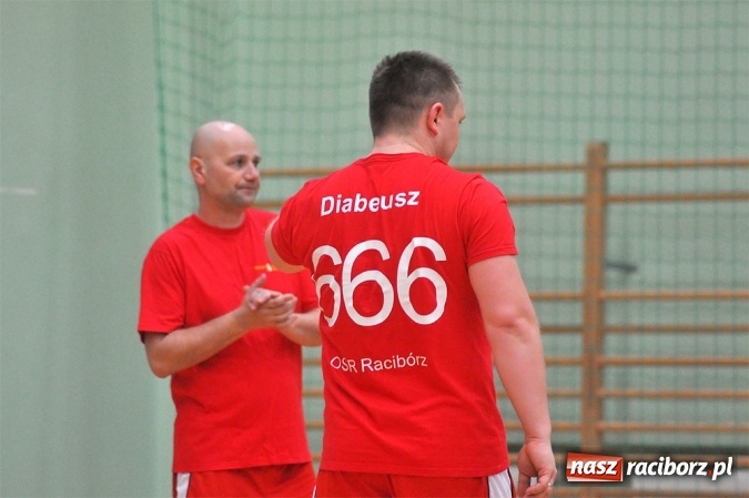 Zdjęcie w galerii na portalu naszraciborz.pl: Trwa VI Turniej Siatkarski Zakładów Pracy i Służb Mundurowych wiadomości z regionu