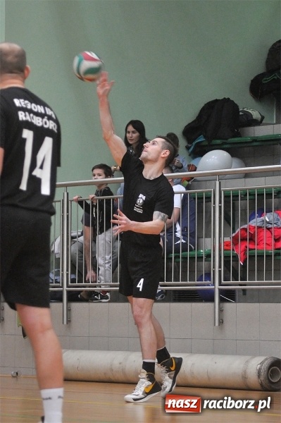 Zdjęcie w galerii na portalu naszraciborz.pl: Trwa VI Turniej Siatkarski Zakładów Pracy i Służb Mundurowych wiadomości z regionu