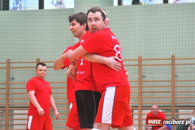 Zdjęcie w galerii na portalu naszraciborz.pl: Trwa VI Turniej Siatkarski Zakładów Pracy i Służb Mundurowych wiadomości z regionu