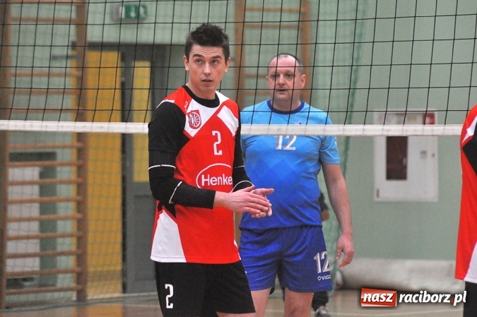 Zdjęcie w galerii na portalu naszraciborz.pl: Trwa VI Turniej Siatkarski Zakładów Pracy i Służb Mundurowych wiadomości z regionu