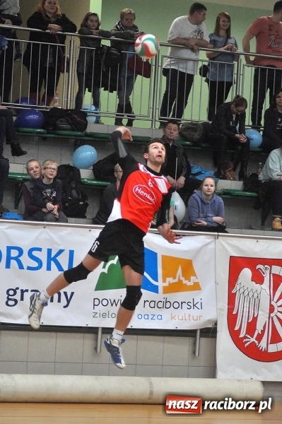 Zdjęcie w galerii na portalu naszraciborz.pl: Trwa VI Turniej Siatkarski Zakładów Pracy i Służb Mundurowych wiadomości z regionu