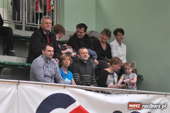 Zdjęcie w galerii na portalu naszraciborz.pl: Trwa VI Turniej Siatkarski Zakładów Pracy i Służb Mundurowych wiadomości z regionu