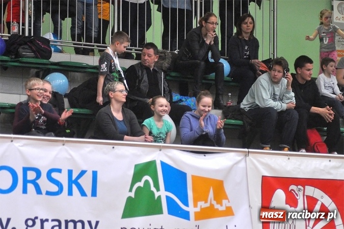 Zdjęcie w galerii na portalu naszraciborz.pl: Trwa VI Turniej Siatkarski Zakładów Pracy i Służb Mundurowych wiadomości z regionu