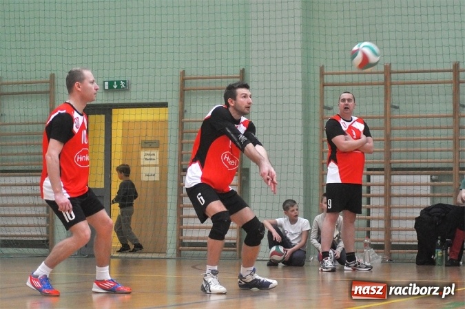 Zdjęcie w galerii na portalu naszraciborz.pl: Trwa VI Turniej Siatkarski Zakładów Pracy i Służb Mundurowych wiadomości z regionu