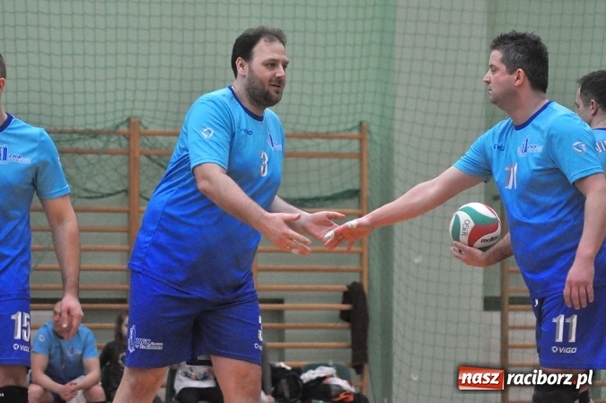 Zdjęcie w galerii na portalu naszraciborz.pl: Trwa VI Turniej Siatkarski Zakładów Pracy i Służb Mundurowych wiadomości z regionu